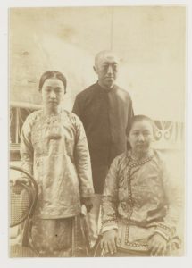 Ladies in “baju peki hoa kun” and a man in “baju tui khim”Java, circa 1900 KITLV 29188