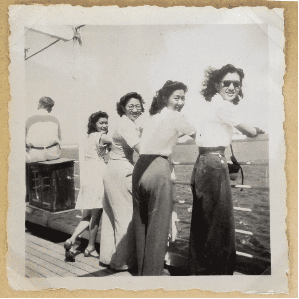 FmV 79 Afbeelding 3 Vier vrouwen aan de reling