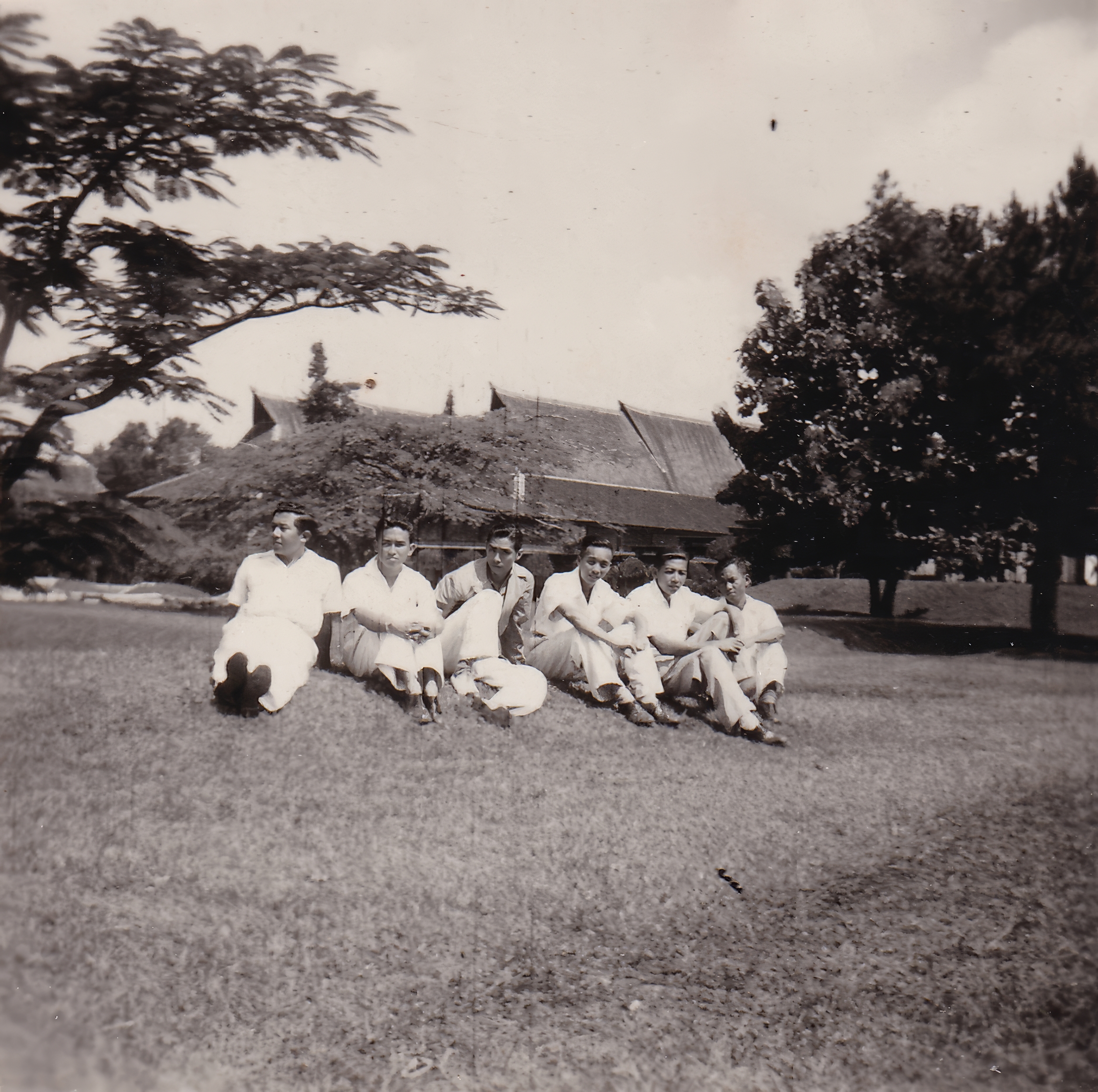 FmV 89 Afbeelding 1_Mijn vader Tjiook Tiauw Kien en zijn studievrienden